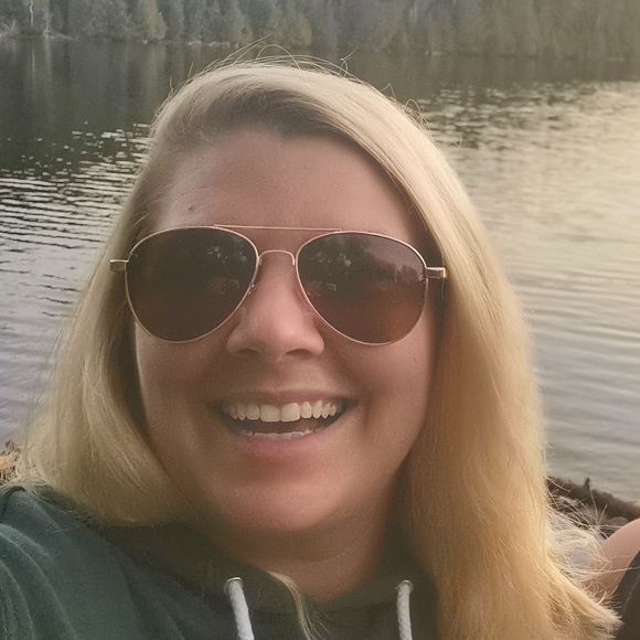 Meet your Posher, Carrie - Picture 1 of 1